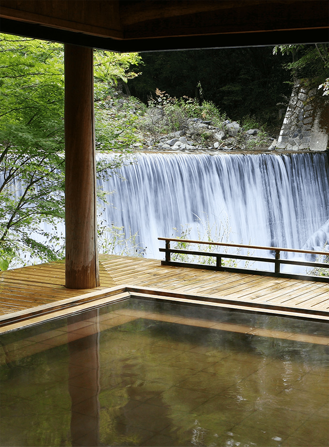 江戸時代より自噴する効能の湯